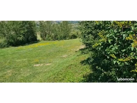 terrain 2 848 m² besignan