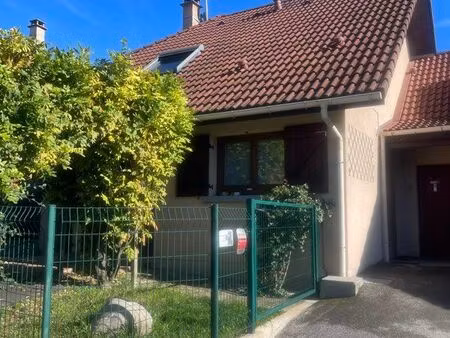 maison proche frontière / écoles