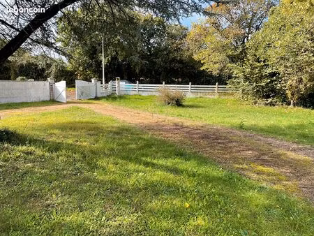 terrain 570 m² echillais