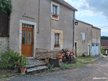 joli corps de ferme du 19e  a renover