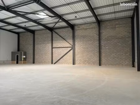 local industriel 1 365 m²