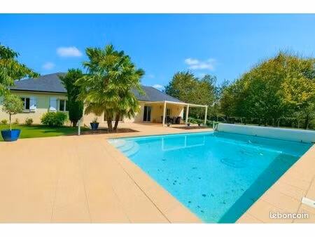 maison de plain-pied avec piscine