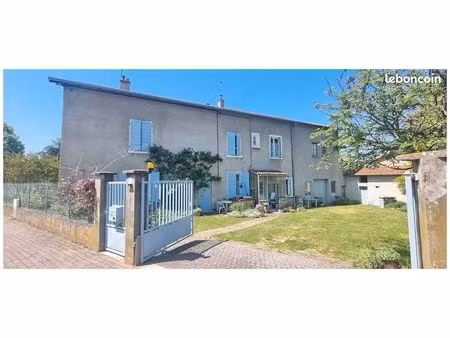 maison 8 pièces 226 m²