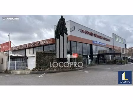 local commercial 775 m²