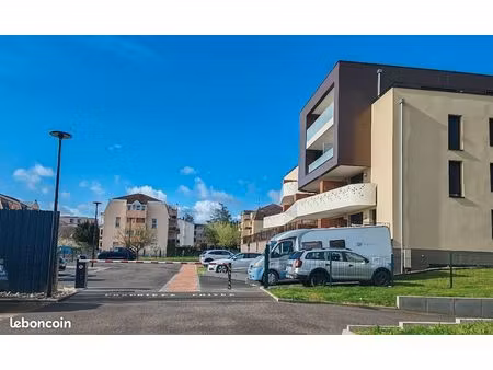 place de parking extérieure à louer