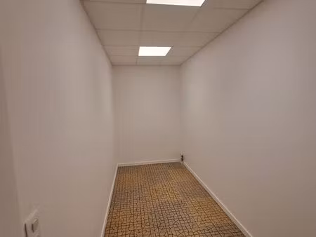 location local commercial