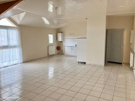 villebois-lavalette - angoulême sud  grand appartement f3 avec double parking
