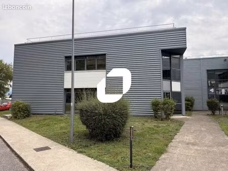 local industriel 379 m²
