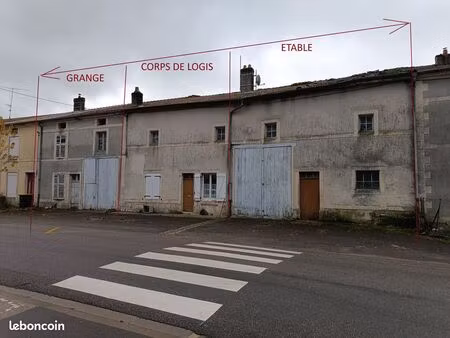 vends corps de ferme 1538m²