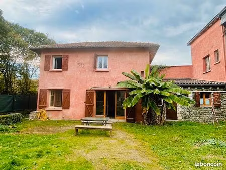 maison trois chambres avec jardin en plein centre ville de vic-en-bigorre