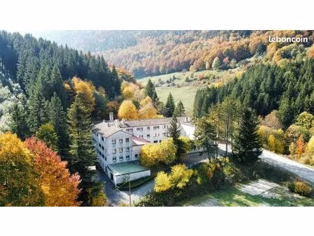 immeuble 42 pièces 1686 m²