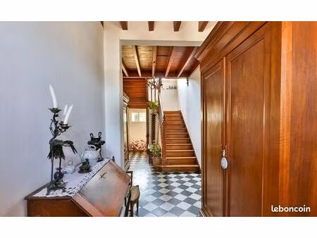 maison 9 pièces 226 m²