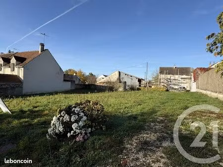 terrain 610 m² guerard