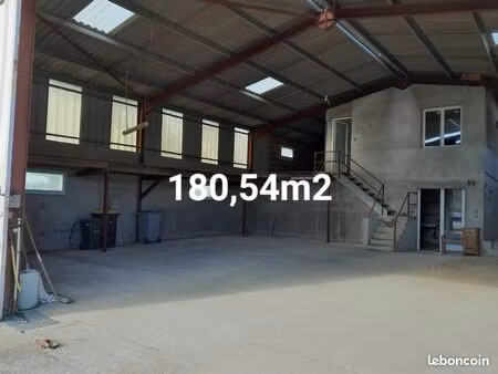 location hangar