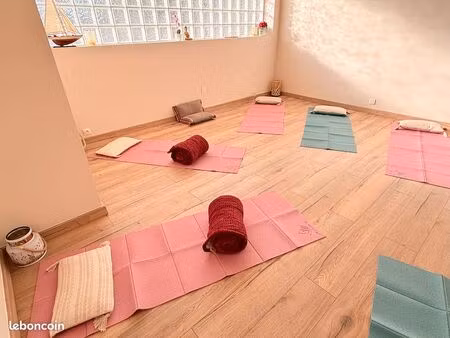 location salle 35 m2 - centre la buisse - parking gratuit - 95