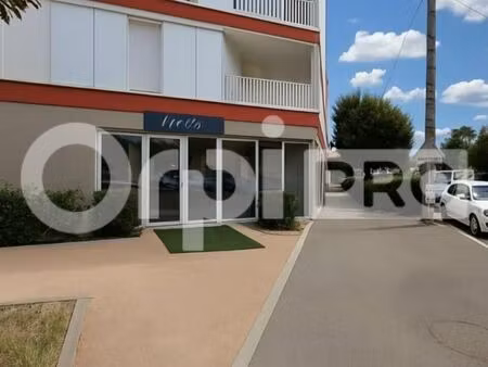 local commercial 151 m²