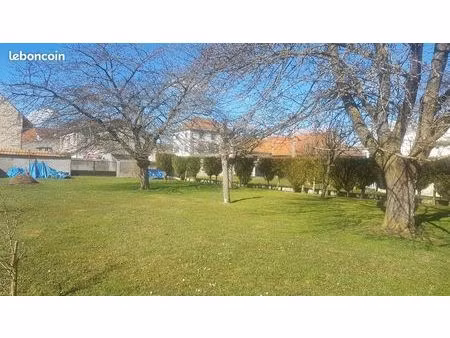 terrain 1014 m² effiat