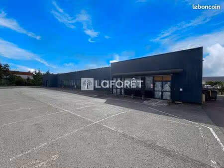 local commercial 1080 m² flers