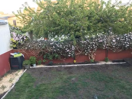 maison en retrait de rue sous sol et jardin +3 chambres