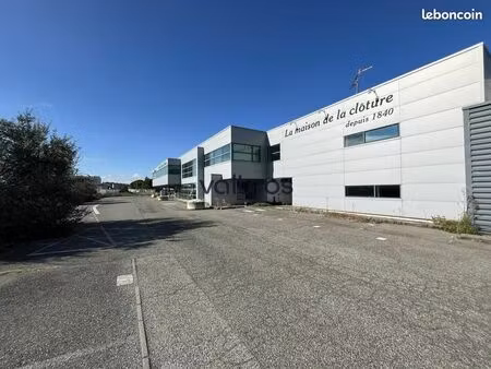 local commercial 2 500 m²