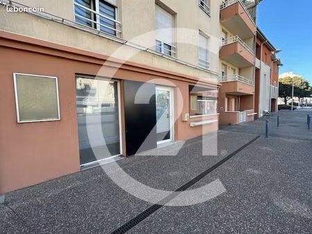 boutique 51 m² portes les valence