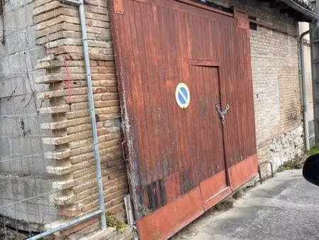 parking/box 40 m² beaumont-de-lomagne