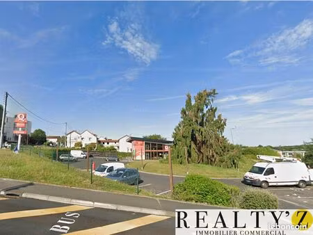 local commercial 908 m²