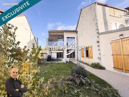 maison 8 pièces 225 m²