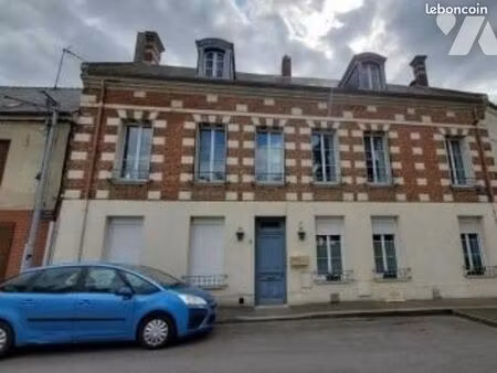 immeuble 300 m² nesle