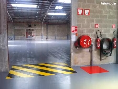 local industriel 8 000 m²