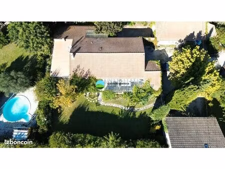 propriété 9 pièces 208 m²