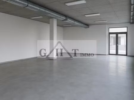 commerce 220 m²