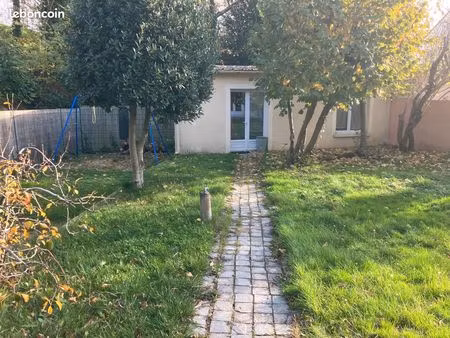 location studio meublé