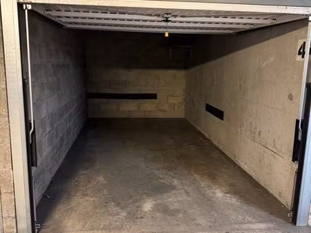 loue box voiture face mairie de pontault