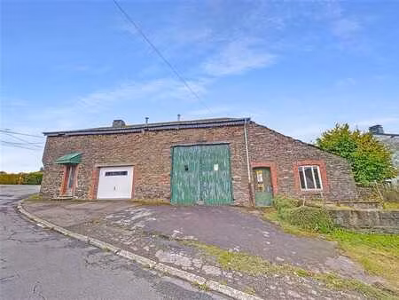 bâtisse à grand potentiel proche de bouillon