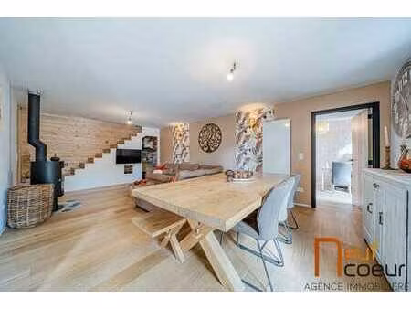 du bois  de la pierre naturelle  de l'authenticité