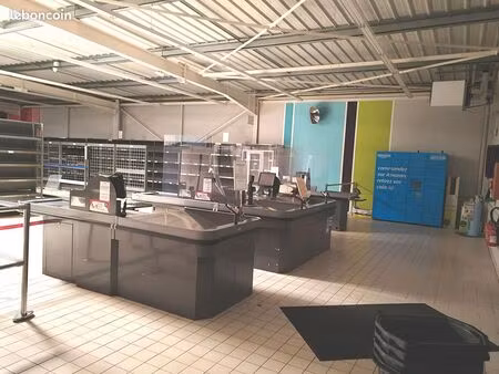 local commercial 1061 m² fresnay sur sarthe