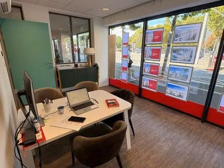 à louer bureau avec vitrine avenue de la république