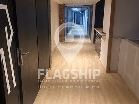 boutique 450 m² cergy