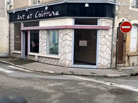 ? local commercial à louer – 32 m² – plein centre de la flèche