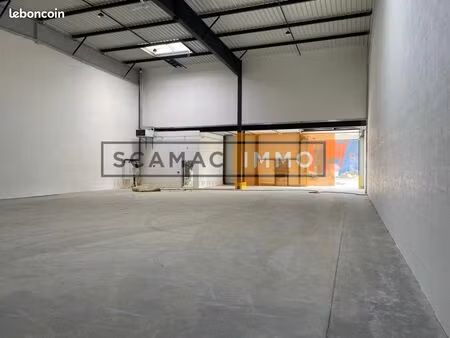 local d'activité 599 m²