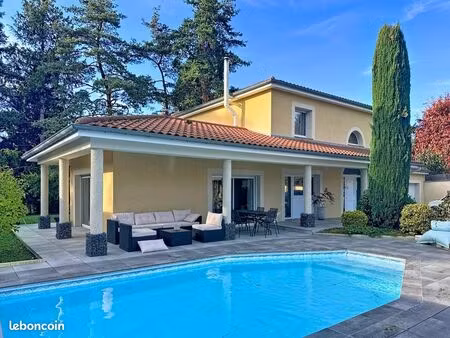 maison 2 pièces 214 m²