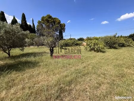 terrain 700 m² aubignan