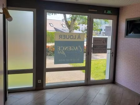local commercial 40m2 /centre saint avé /belle visibilité