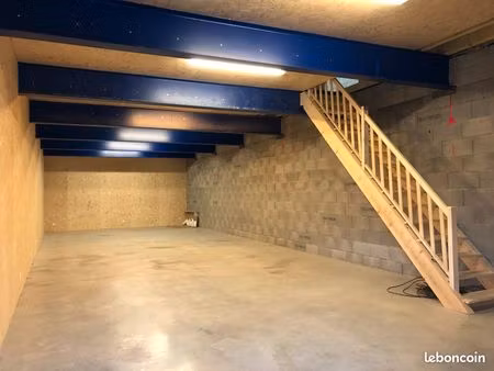 dépôt - bureau à la location