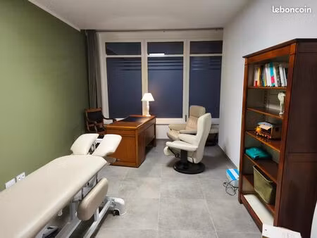 loue cabinet paramédical 18m2