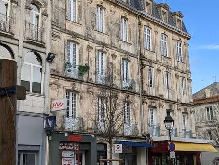 local commercial dans l'hyper centre de rochefort