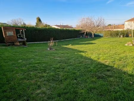 lagardelle  terrain plat  constructible d'environ 500 m²