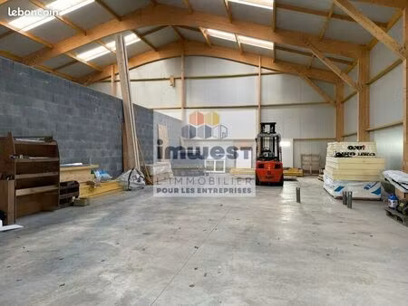 local d'activite 200 m² breal-sous-montfort