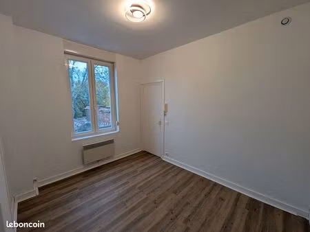 local professionnel 10 m² - zfu - idéal esthetique – roubaix (place de la fraternité)